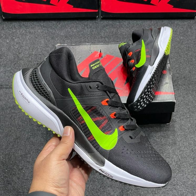 NIKE VOMERO 15