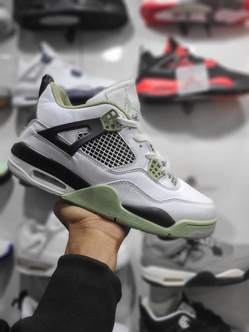 JORDAN RETRO 4