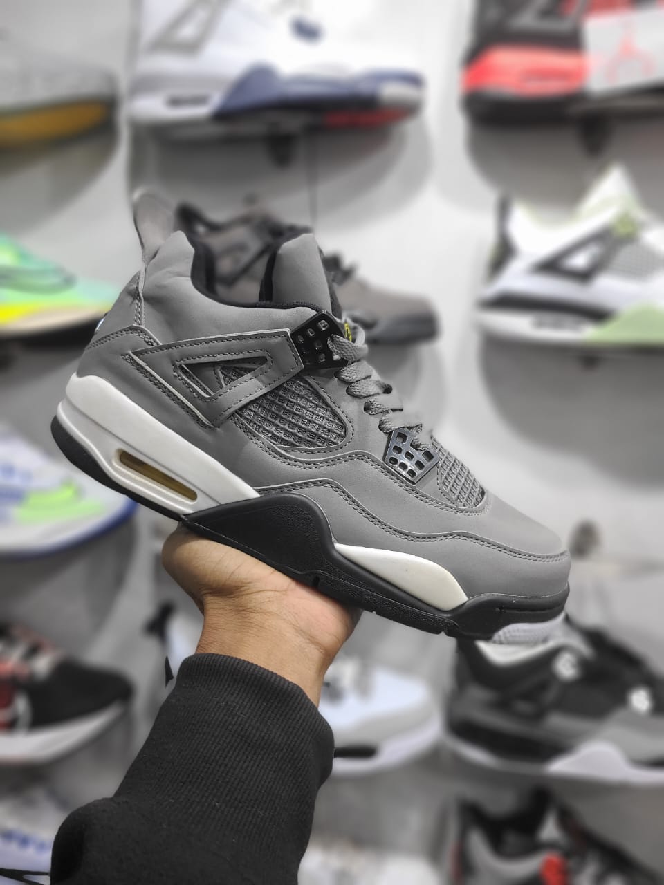 JORDAN RETRO 4