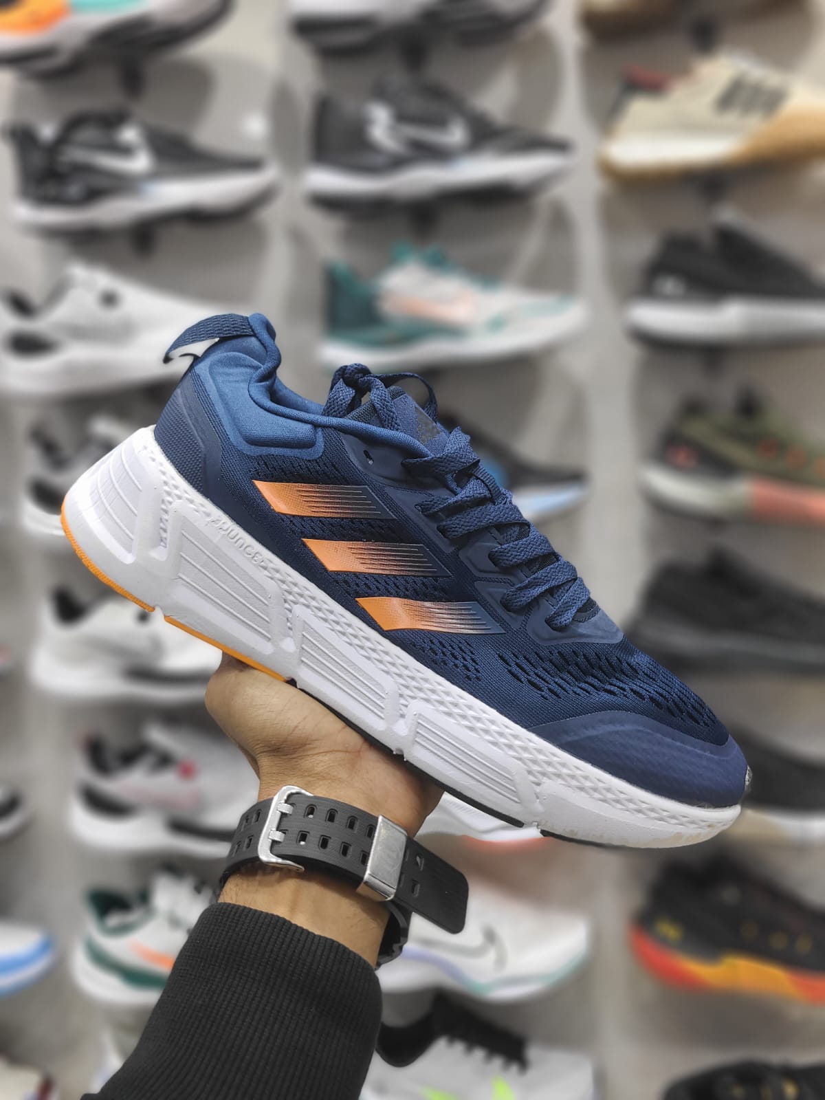 ADIDAS QUESTER