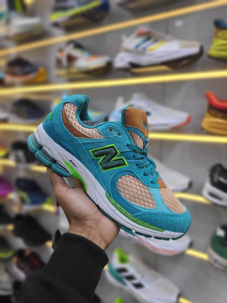 NEW BALANCE 2002R