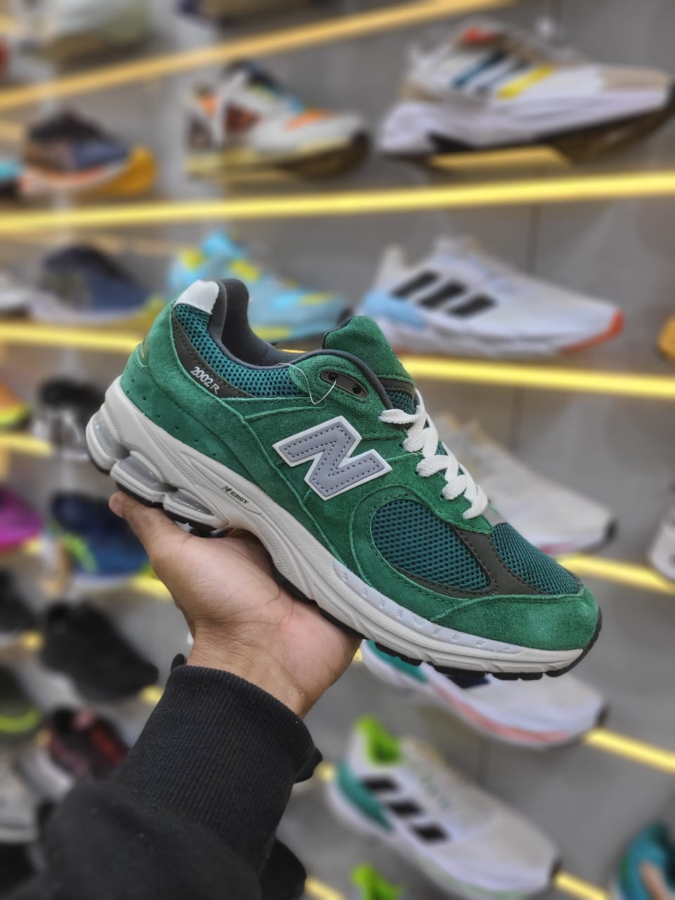 NEW BALANCE 2002R