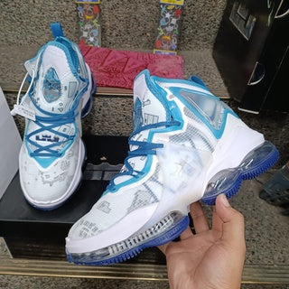 NIKE LEBRON 19