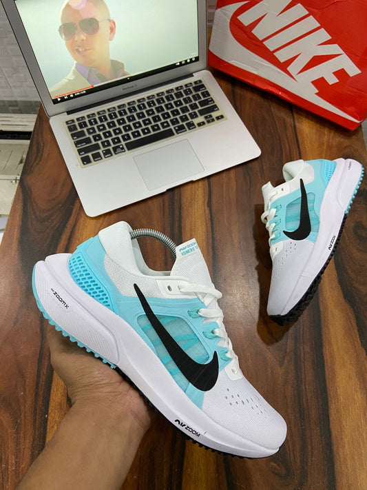 NIKE VOMERO 15