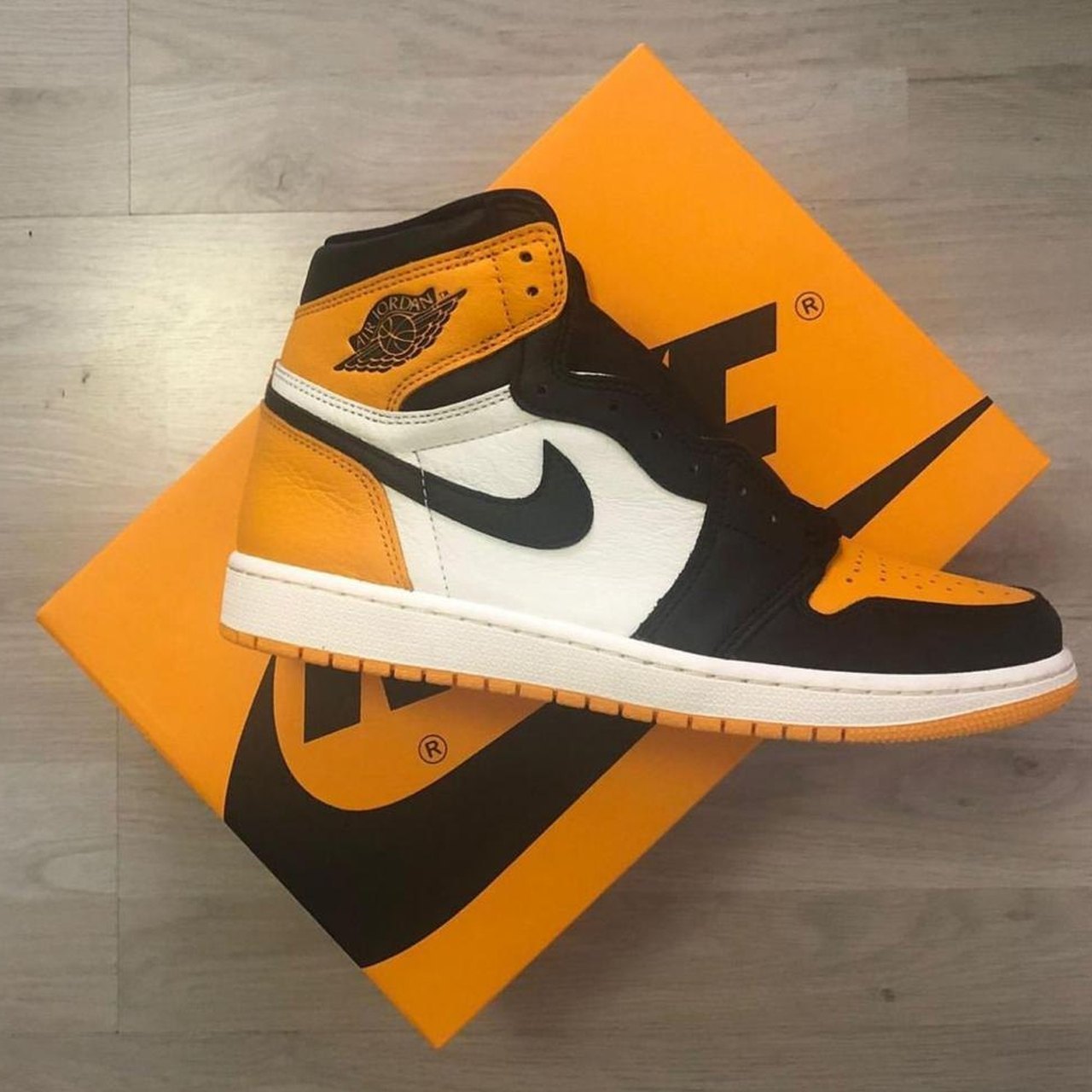 AIR JORDAN RETRO 1