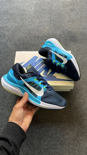 NIKE VOMERO 15