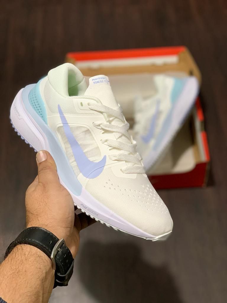 NIKE VOMERO 15